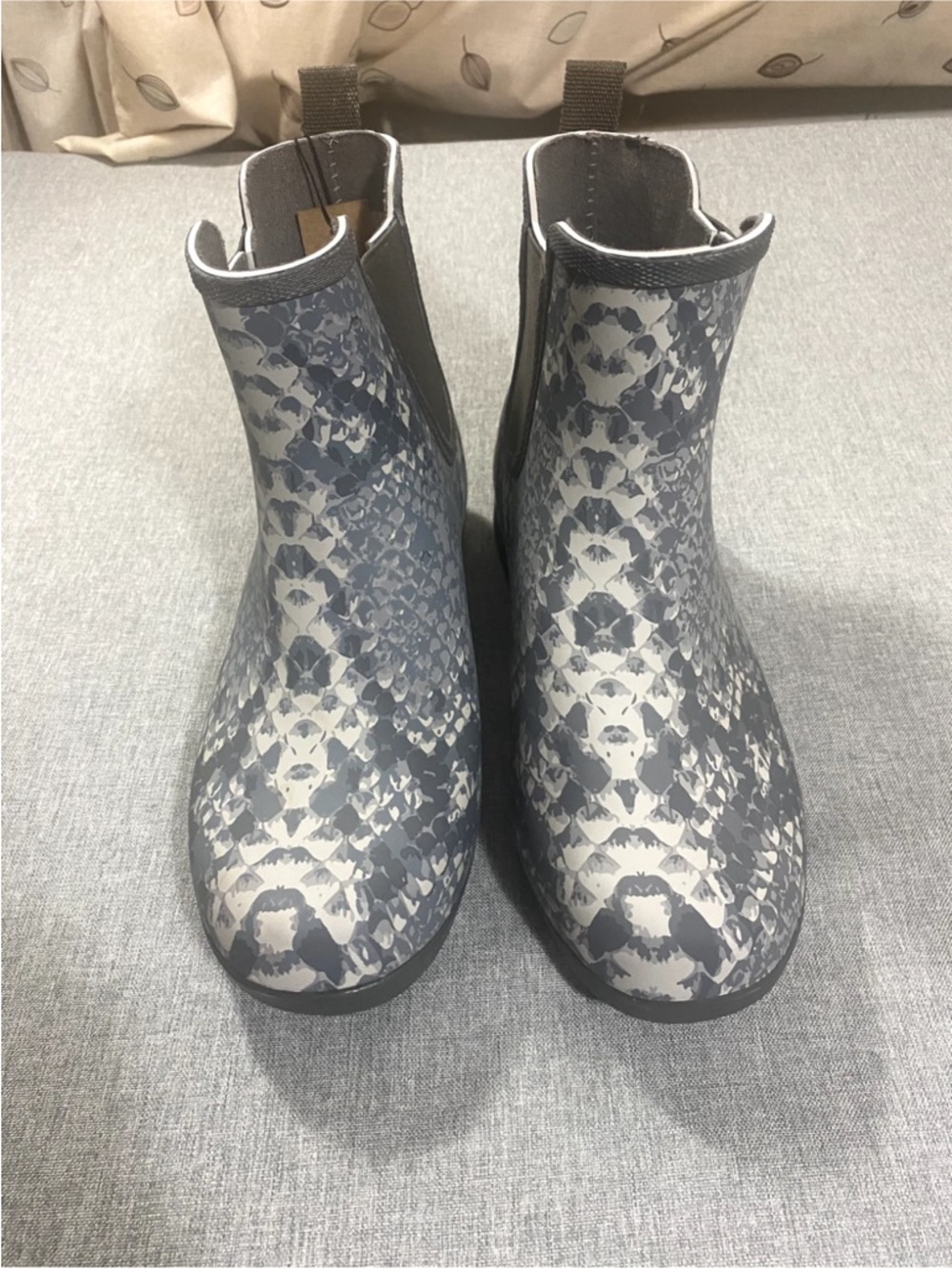 Chooka Size 8 Chelsea Eastlake Snake Print Rain Boots NEW!